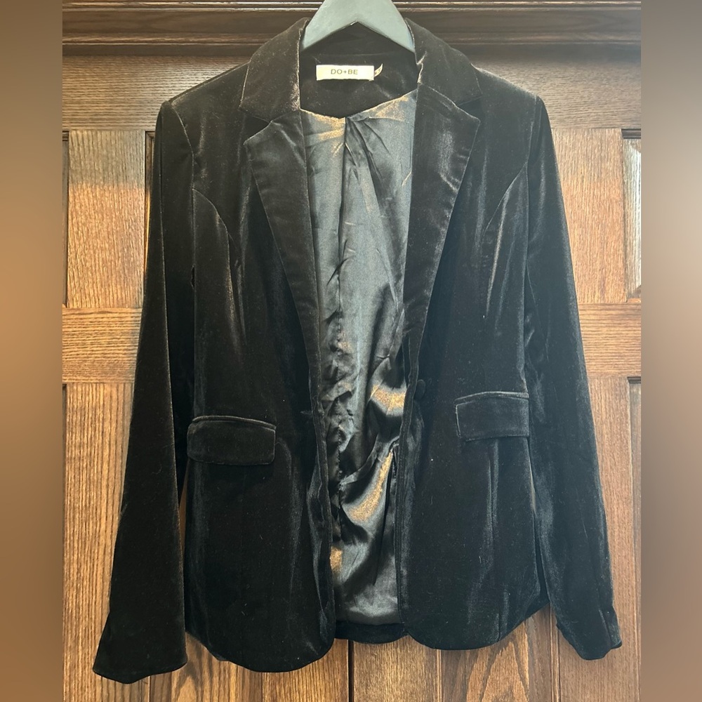DO+BE Women's Elegant Black Velvet Blazer